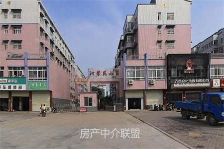 中兴山水城三室一厅95平米毛坯房出售